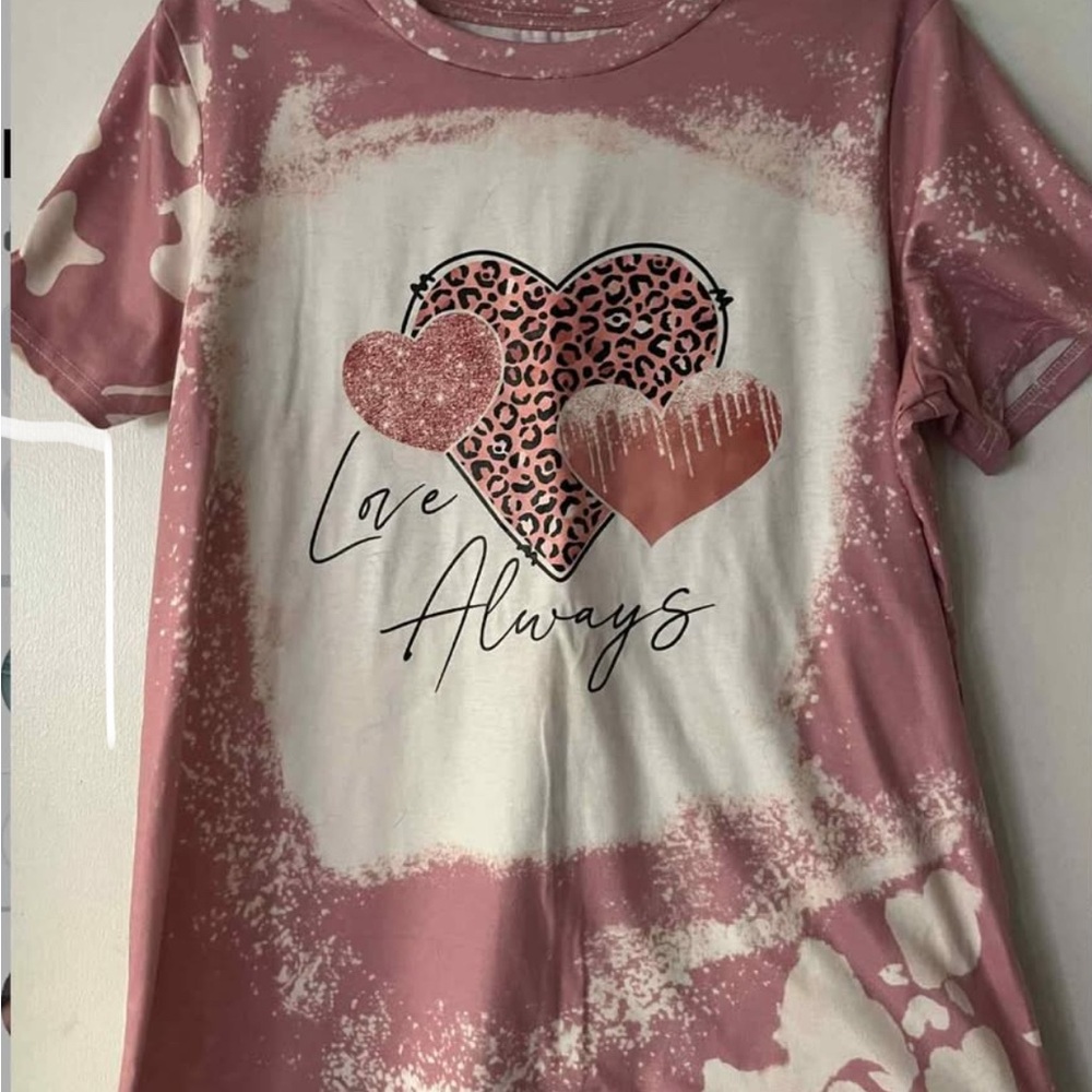 New without tags comfy love shirt medium